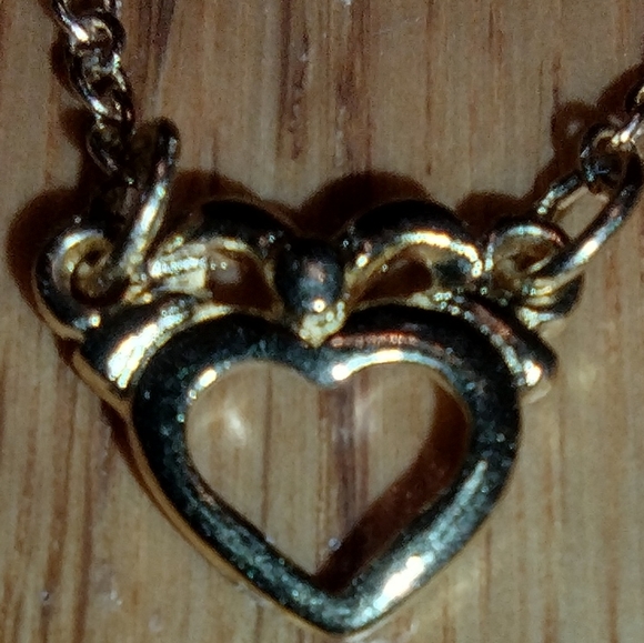 Gold heart bracelet - Picture 12 of 16